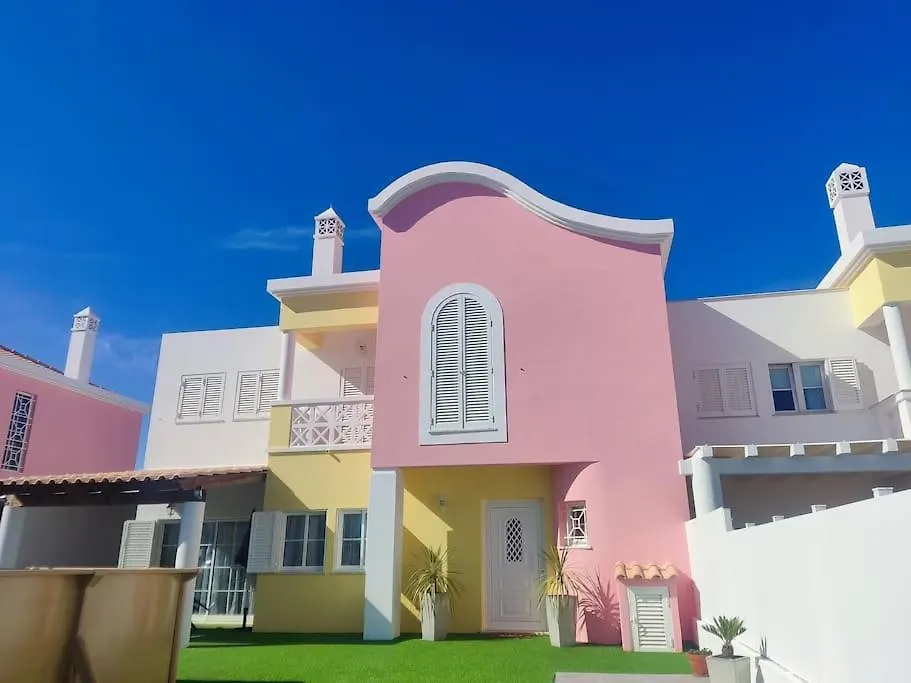 Central Location 3 Bedroom Villa Albufeira 0*,  Portugal