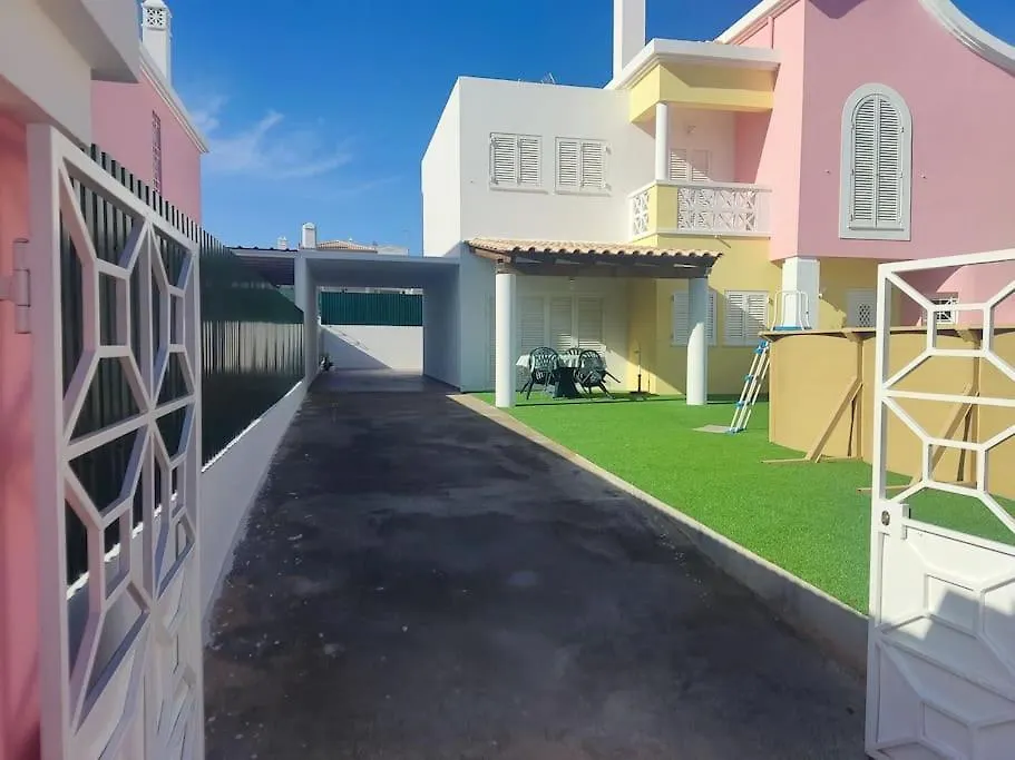 Central Location 3 Bedroom Villa Albufeira 0*,  Portugal